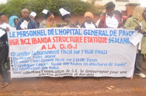 Des agents de l'HGR Panzi devant la DGI/ Bukavu
